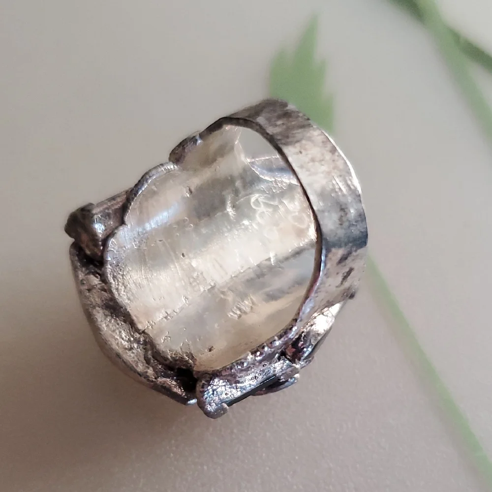 Unique Boho Silver and Cream Cameo Ring Size 6 - Picture 4 of 11